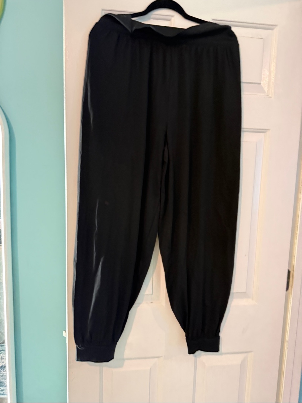 Women's Black Relaxed Jogger Pants with Elastic Cuffs